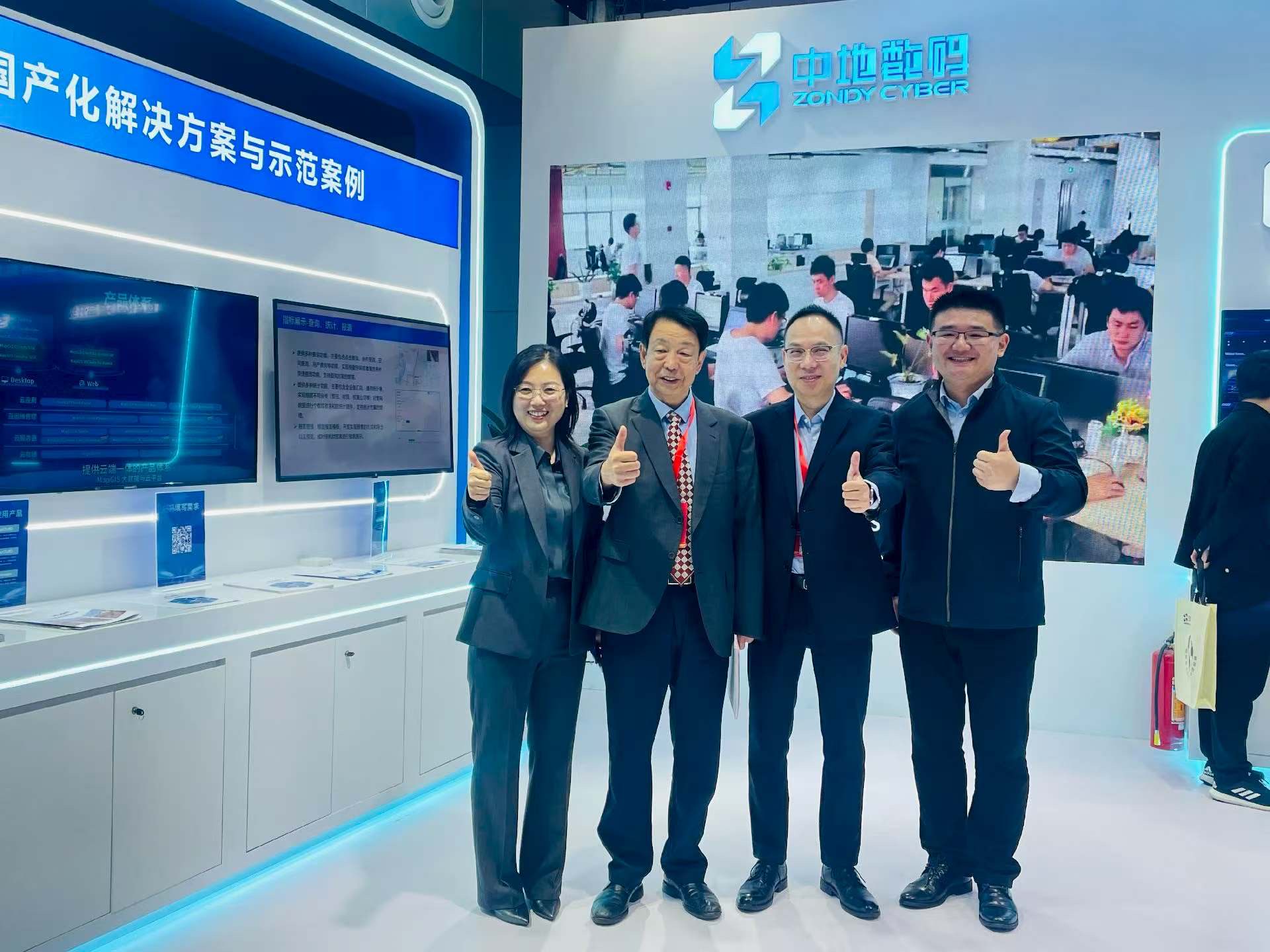 展台3.jpg 展台3.jpg